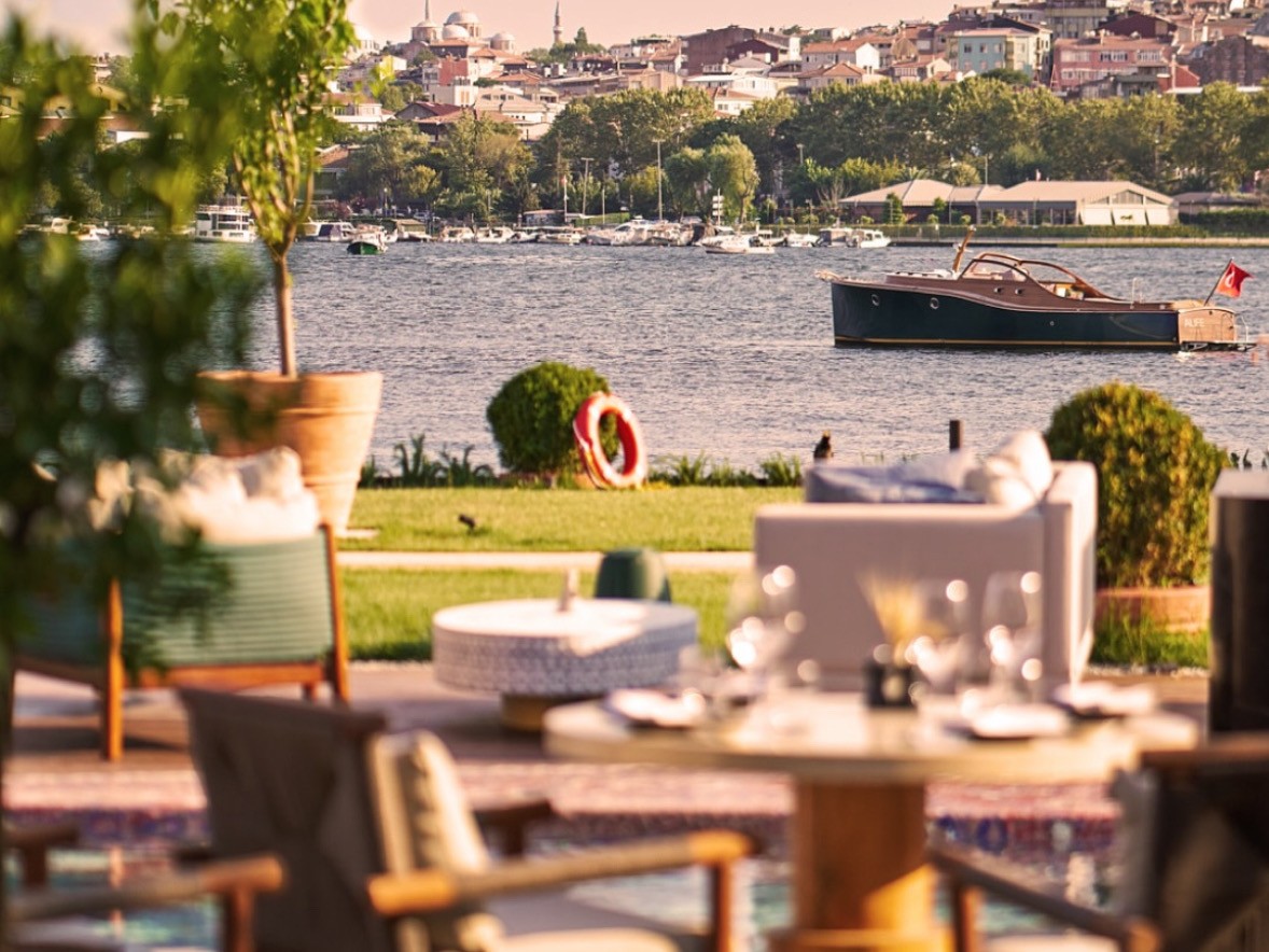 Service in the dining room at 7 Mehmet Tersane