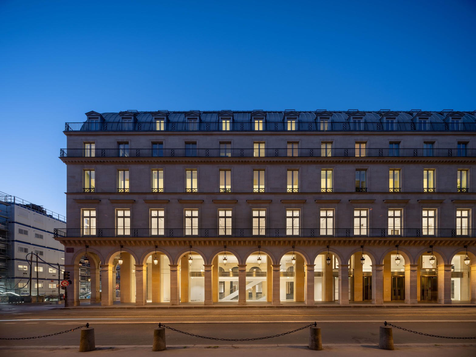 La façade de la Fondation Cartier rue de Rivoli