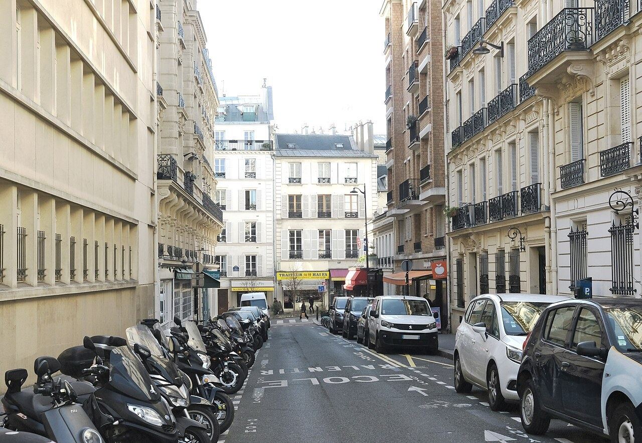 La rue Choron tournée vers le Sacré-Cœur
