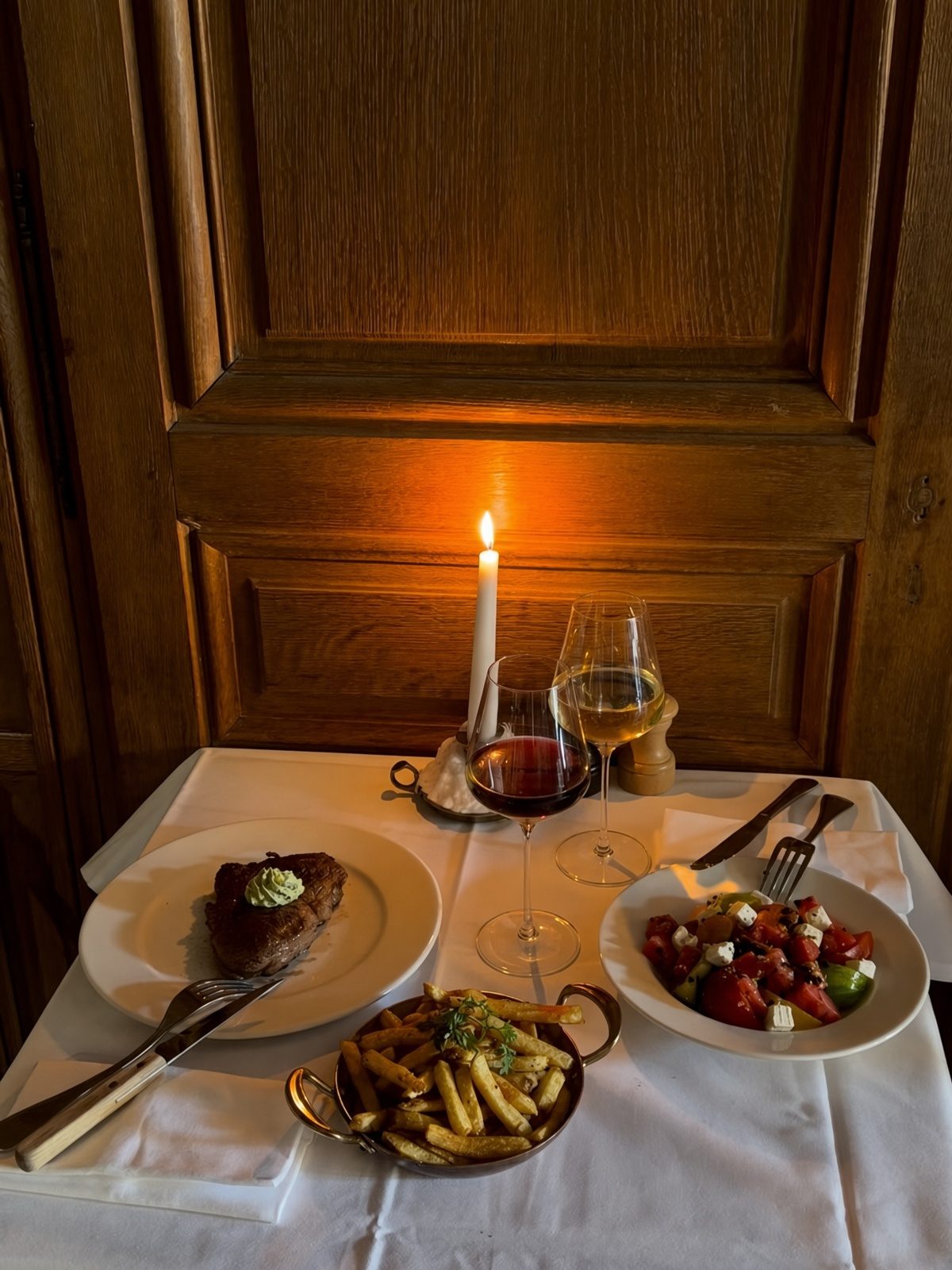 Tables at Clos