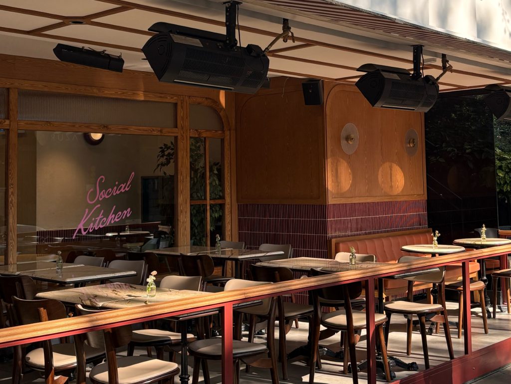 The dining room at Kanti Yeniköy, marble tables and burgundy banquettes