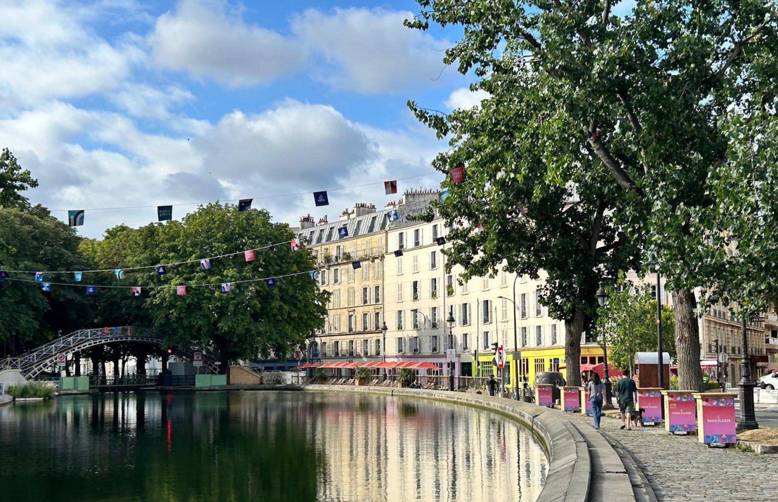 Le canal Saint-Martin le long du quai de Valmy
