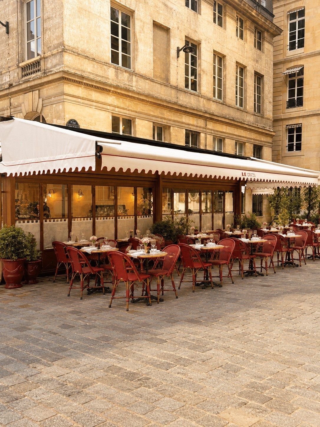 The façade of Le Gratin on Place de Valois