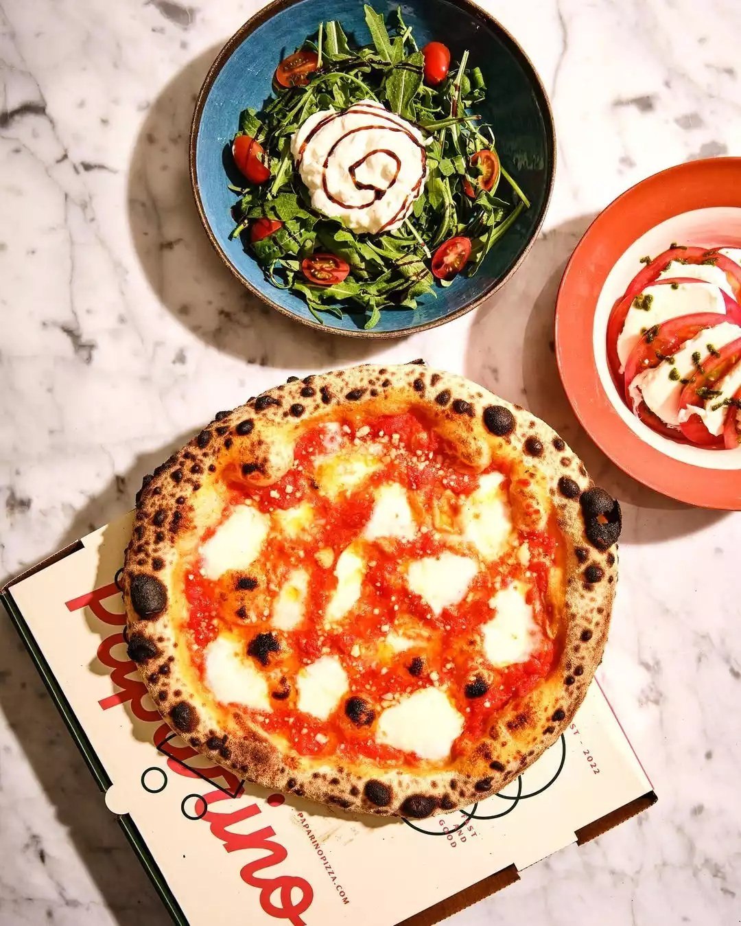 Inside Paparino Pizza, Etiler