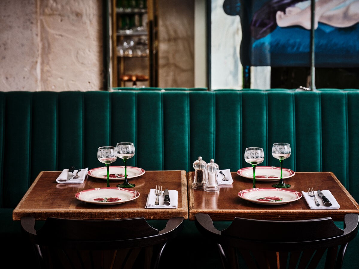 A table at Paris Bonheur
