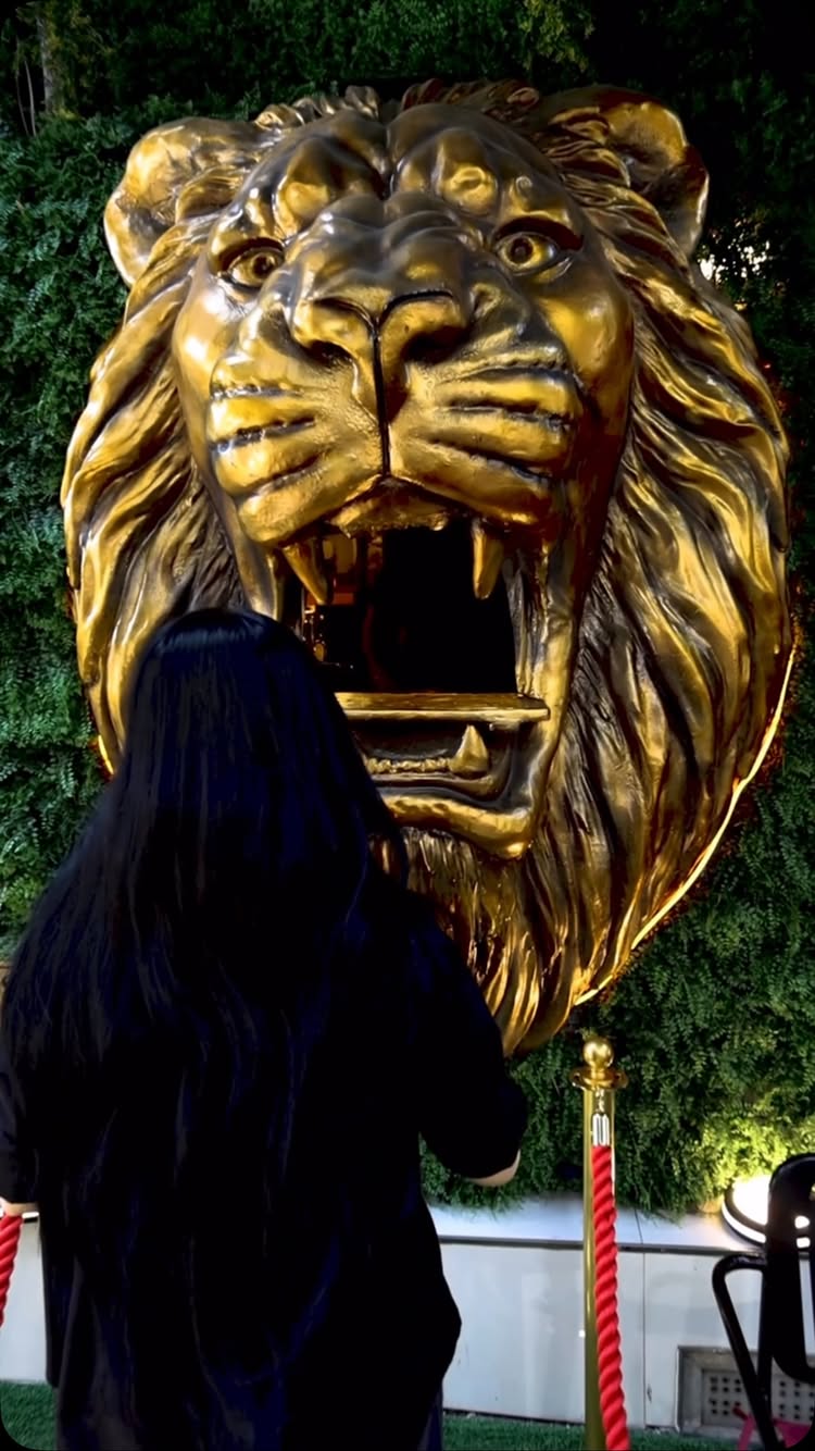 The bronze lion on the hedge wall