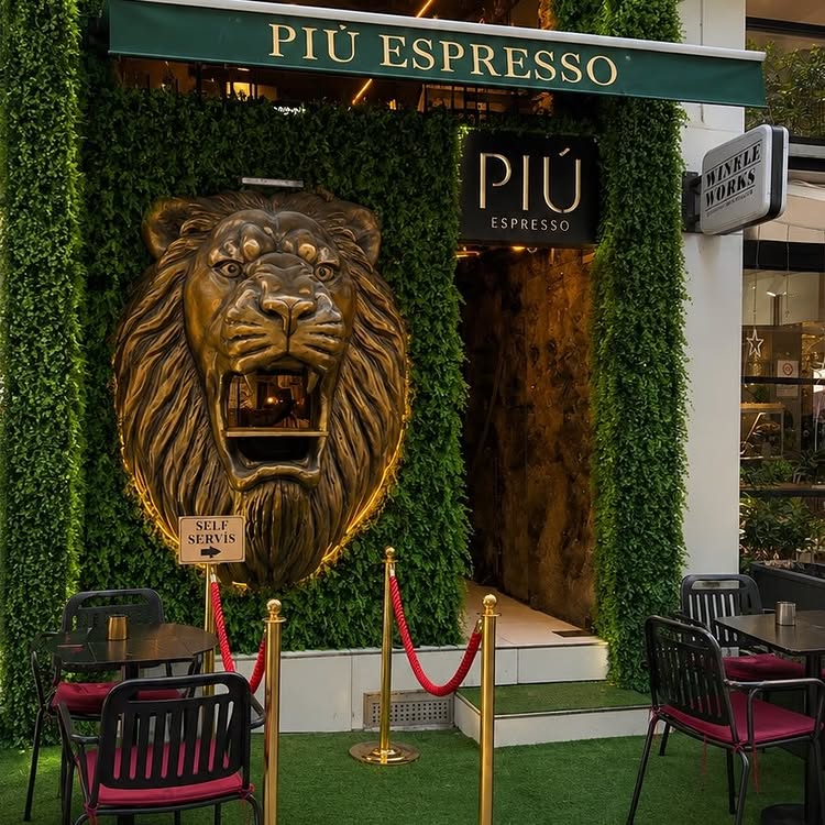Più Espresso shopfront on Taşevler Sokak, Bakırköy