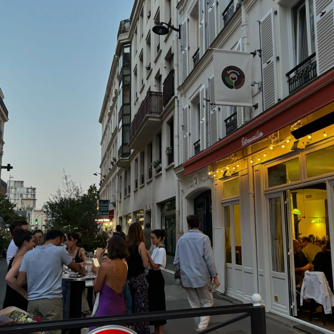 Tables at Retrouvailles, Rue Cardinet