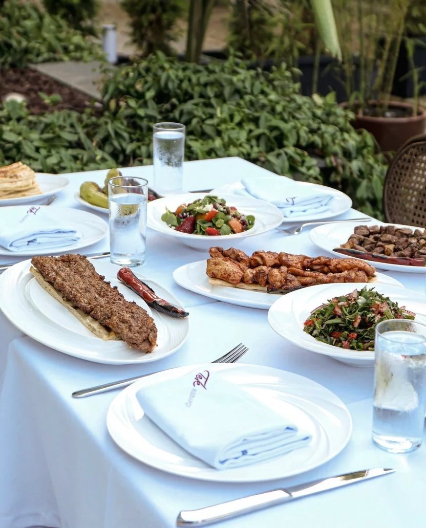 Inside Tek Kebapçı, Etiler